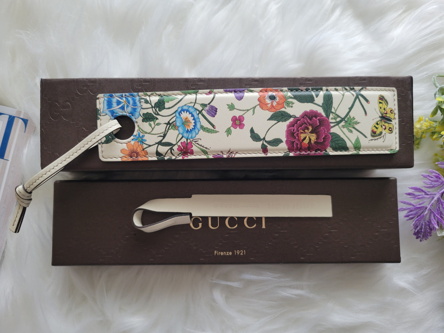 Rare BRAND NEW Gucci Leather Bookmark