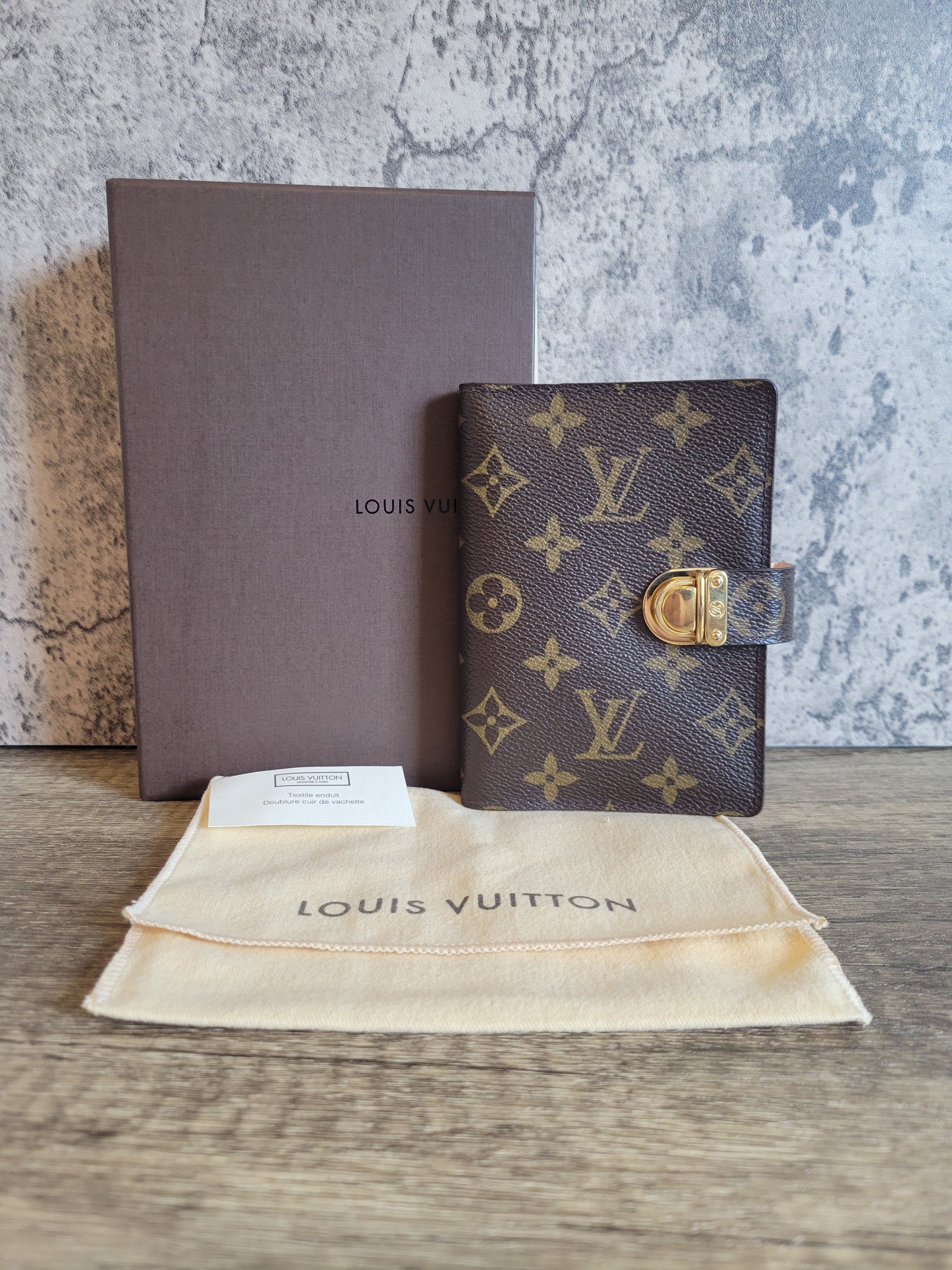 RARE Louis Vuitton Koala Pink Monogram Small Ring Agenda PM Passport Wallet
