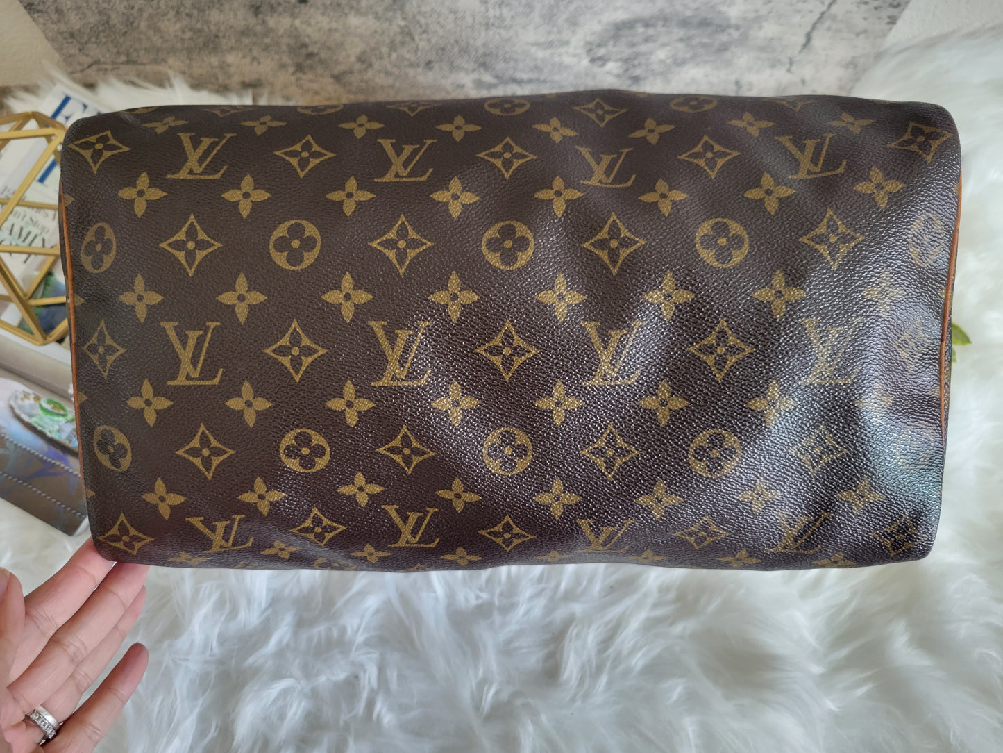 Louis Vuitton Monogram Speedy 35