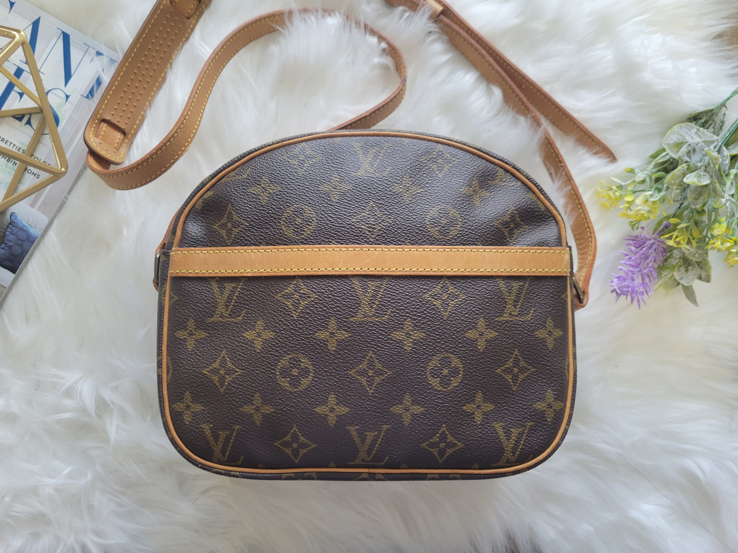 Gorgeous Louis Vuitton Monogram Senlis Crossbody Shoulder Bag