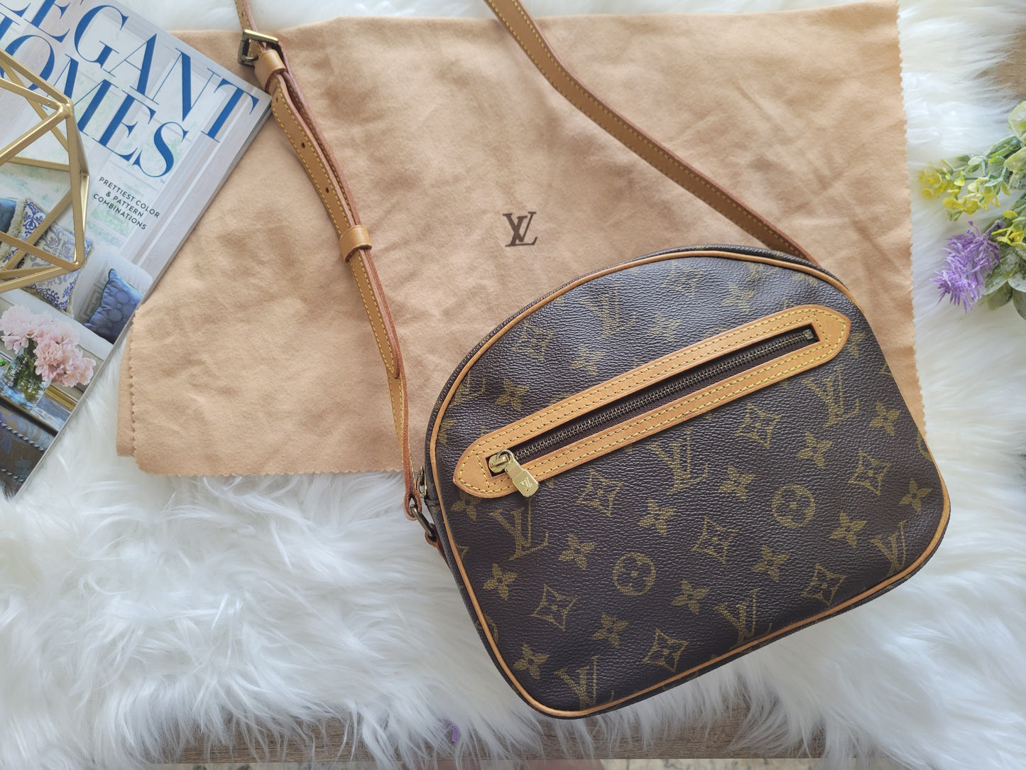 Gorgeous Louis Vuitton Monogram Senlis Crossbody Shoulder Bag