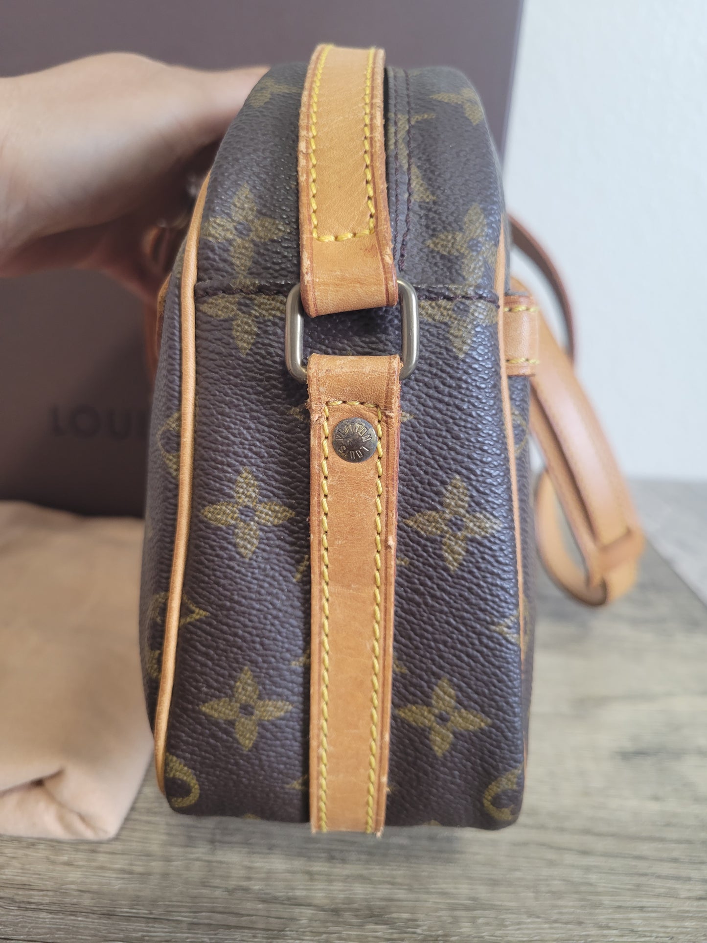 Gorgeous Louis Vuitton Monogram Senlis Crossbody Shoulder Bag