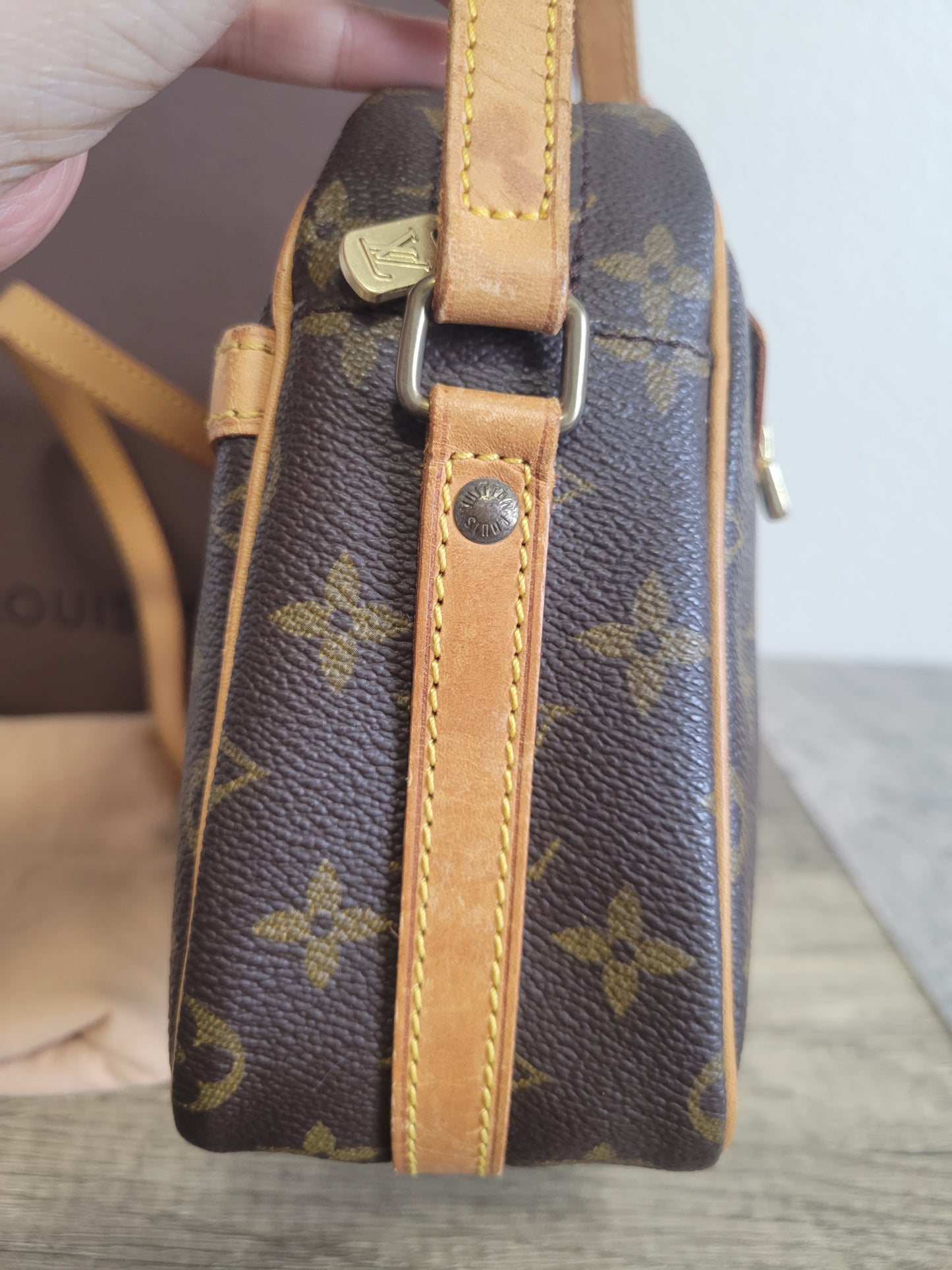 Gorgeous Louis Vuitton Monogram Senlis Crossbody Shoulder Bag