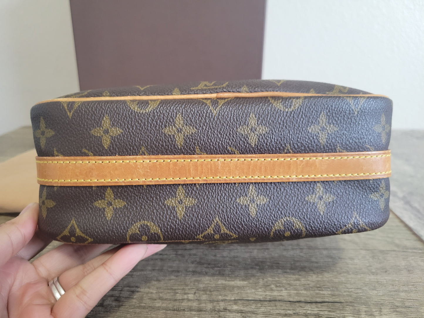 Gorgeous Louis Vuitton Monogram Senlis Crossbody Shoulder Bag