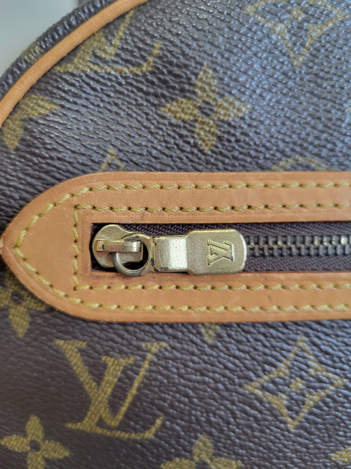 Gorgeous Louis Vuitton Monogram Senlis Crossbody Shoulder Bag