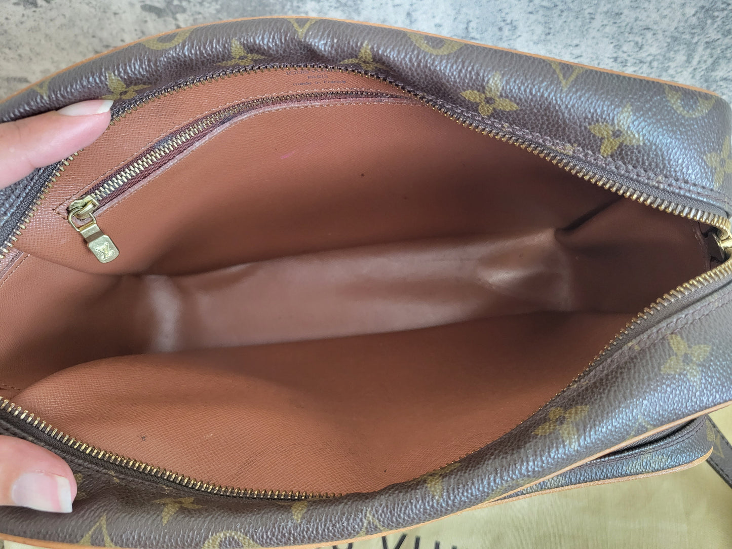 Louis Vuitton Unisex Nile Crossbody Bag