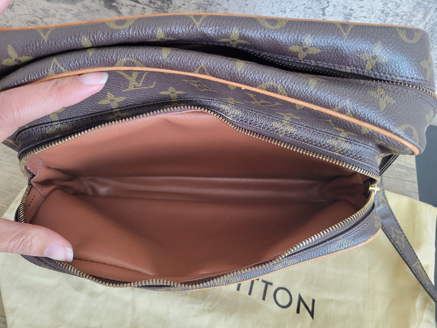 Louis Vuitton Unisex Nile Crossbody Bag