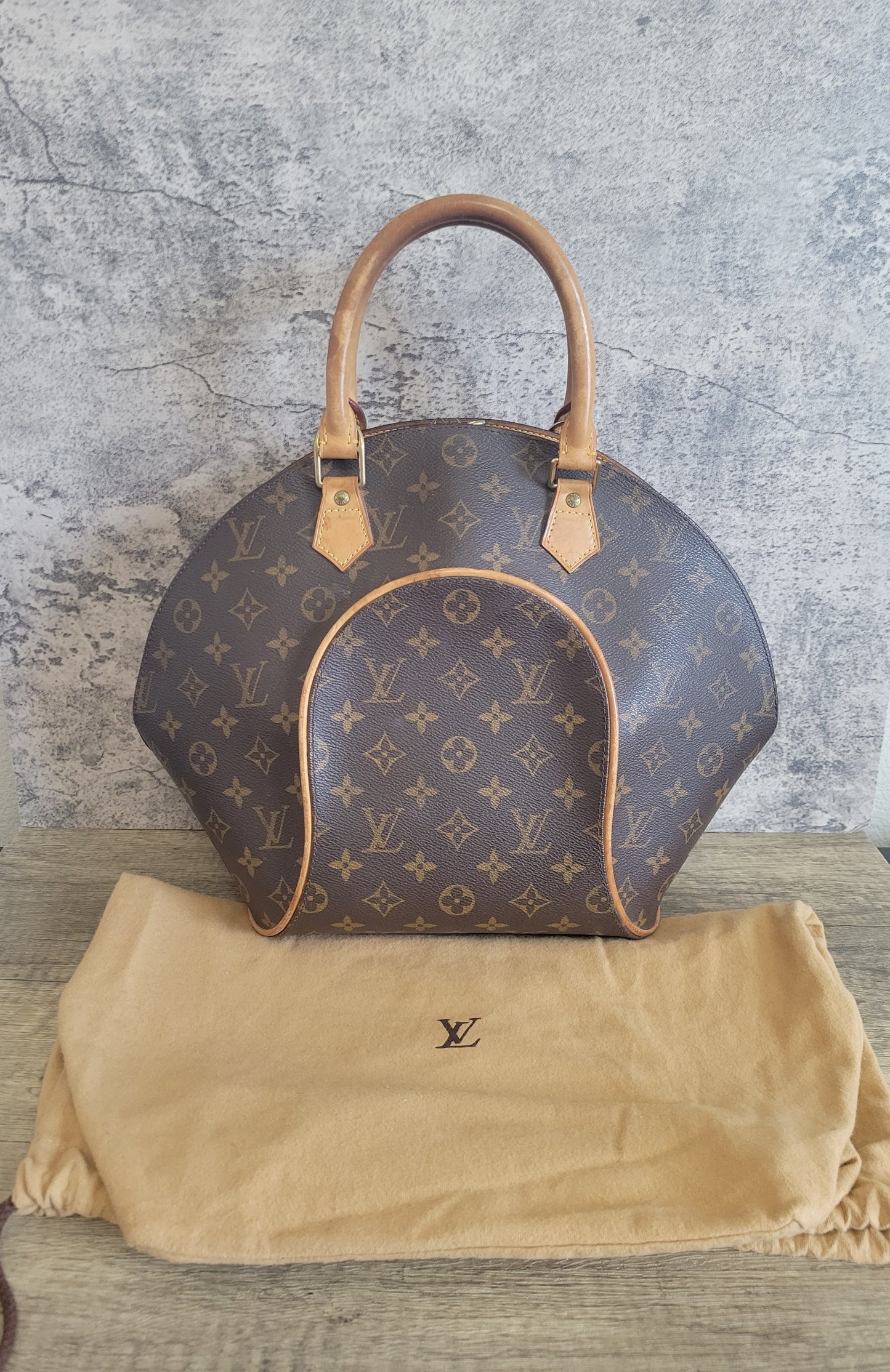Louis Vuitton Monogram Ellipse MM