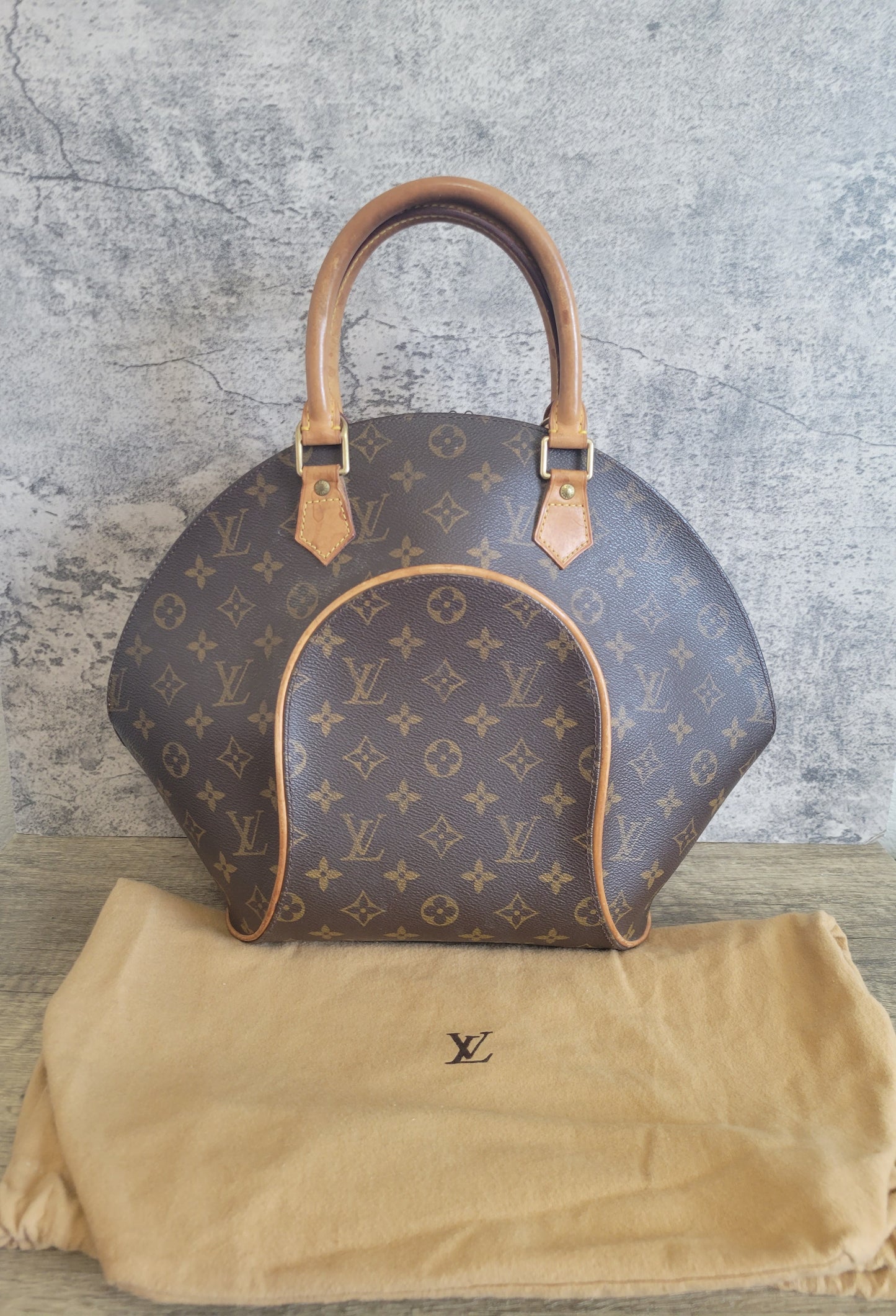 Louis Vuitton Monogram Ellipse MM