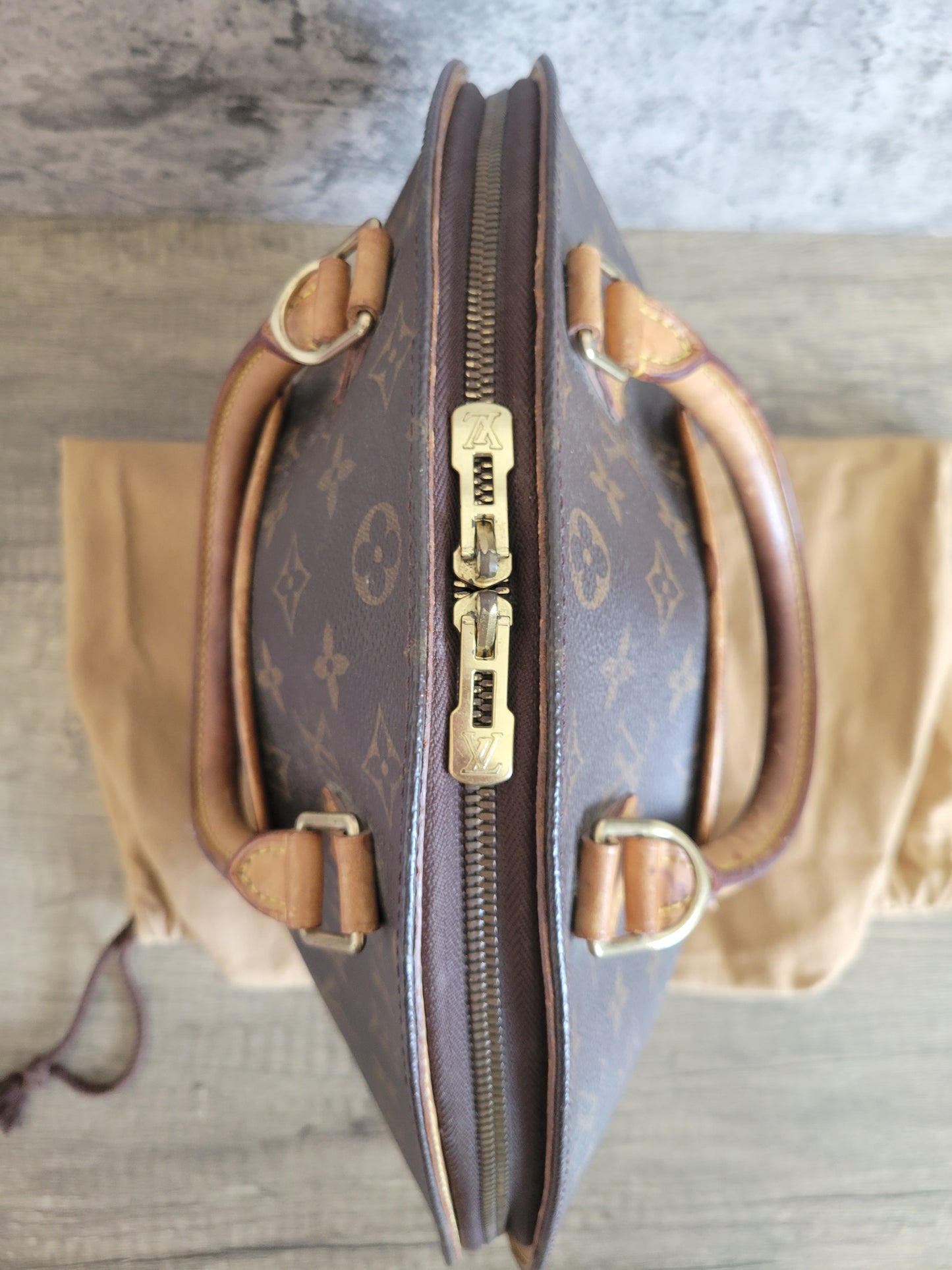 Louis Vuitton Monogram Ellipse MM