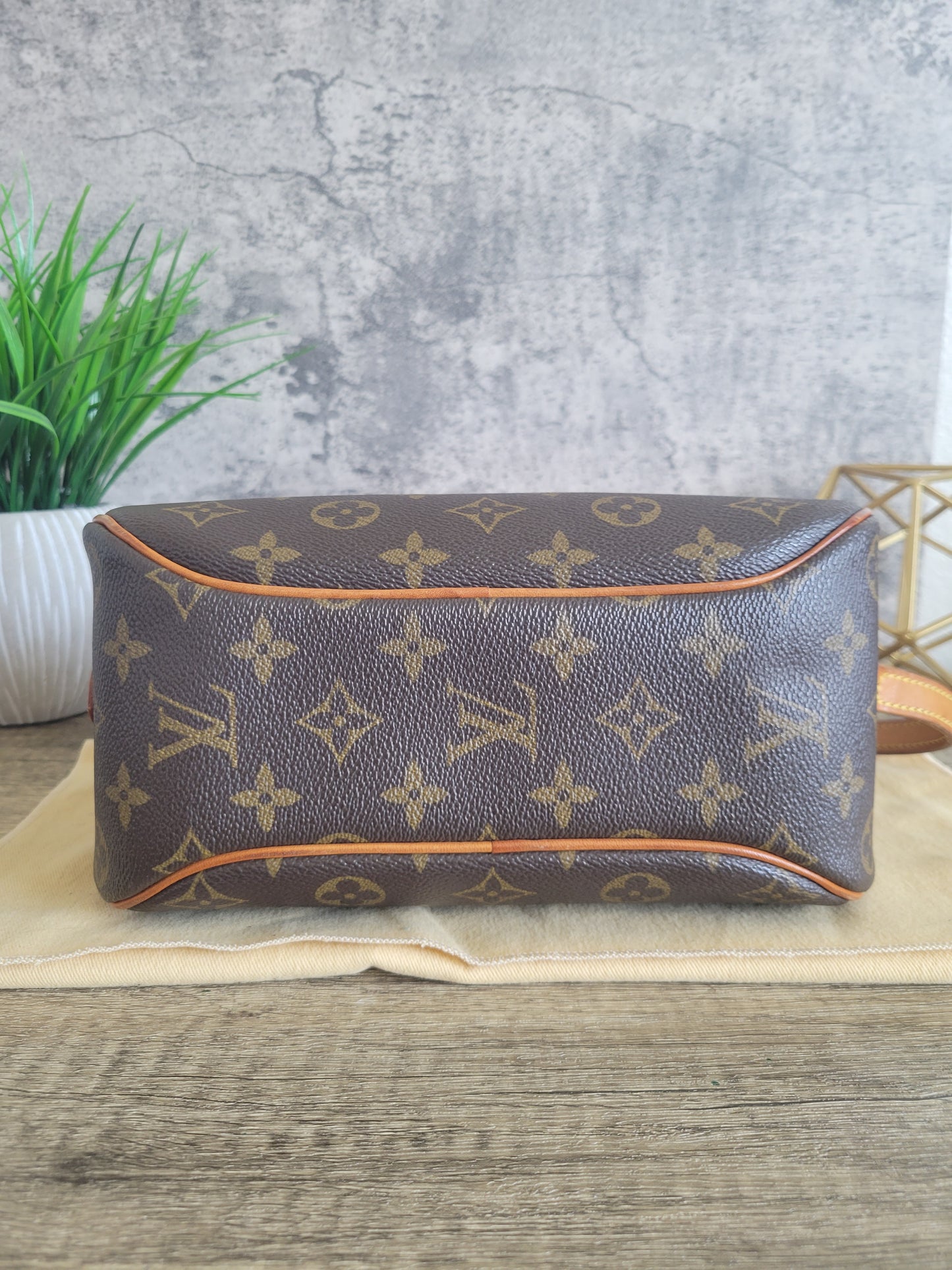 Louis Vuitton Monogram Blois Crossbody Shoulder Bag