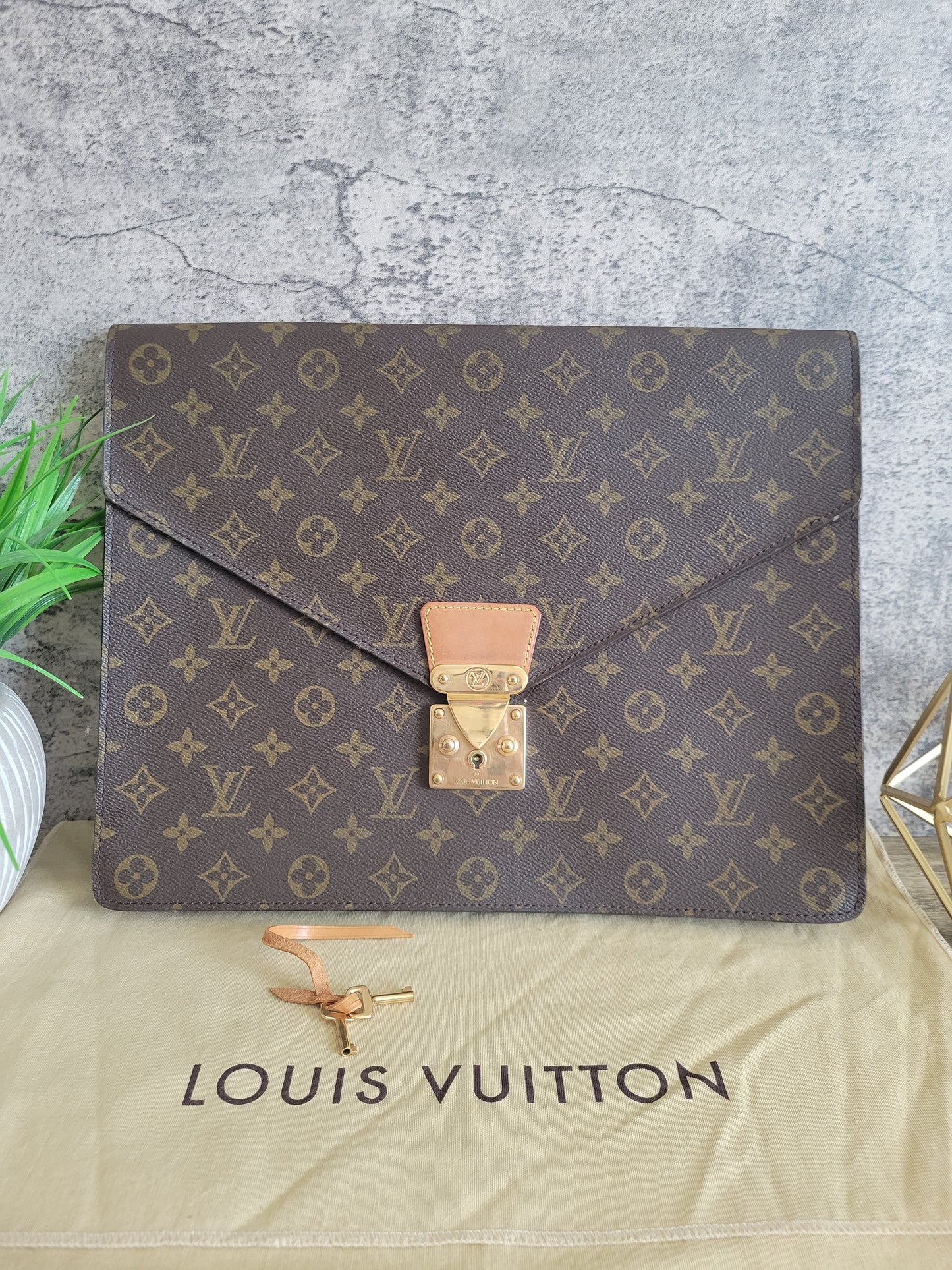 Louis Vuitton Senaeur Porte Document Holder