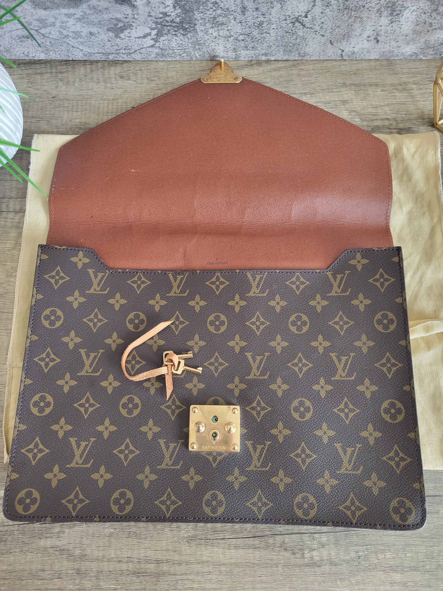 Louis Vuitton Senaeur Porte Document Holder