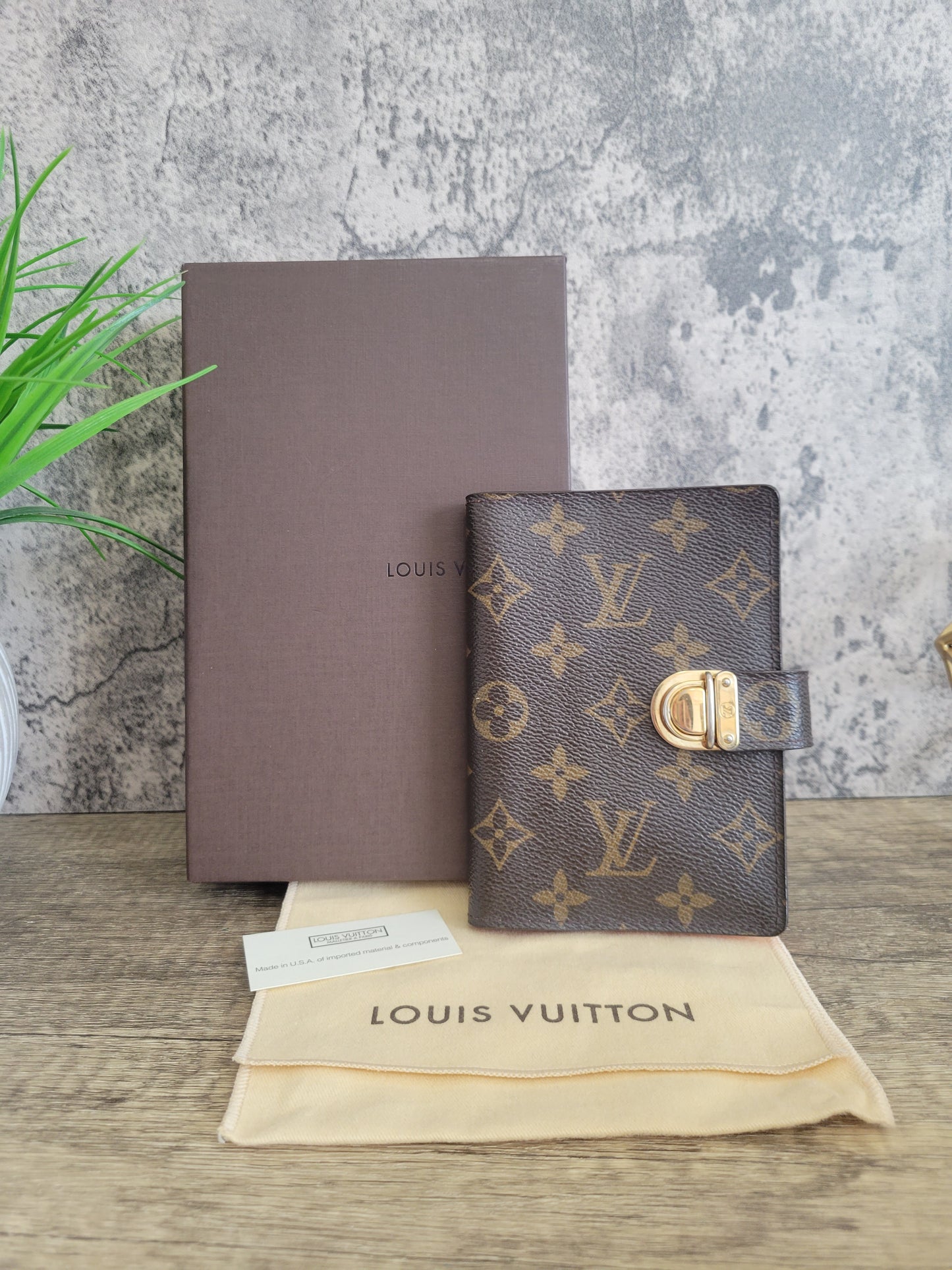 RARE Louis Vuitton Koala Orange Monogram Small Ring Agenda PM Passport Wallet