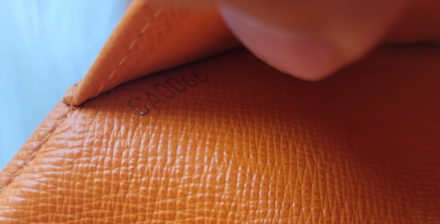 RARE Louis Vuitton Koala Orange Monogram Small Ring Agenda PM Passport Wallet
