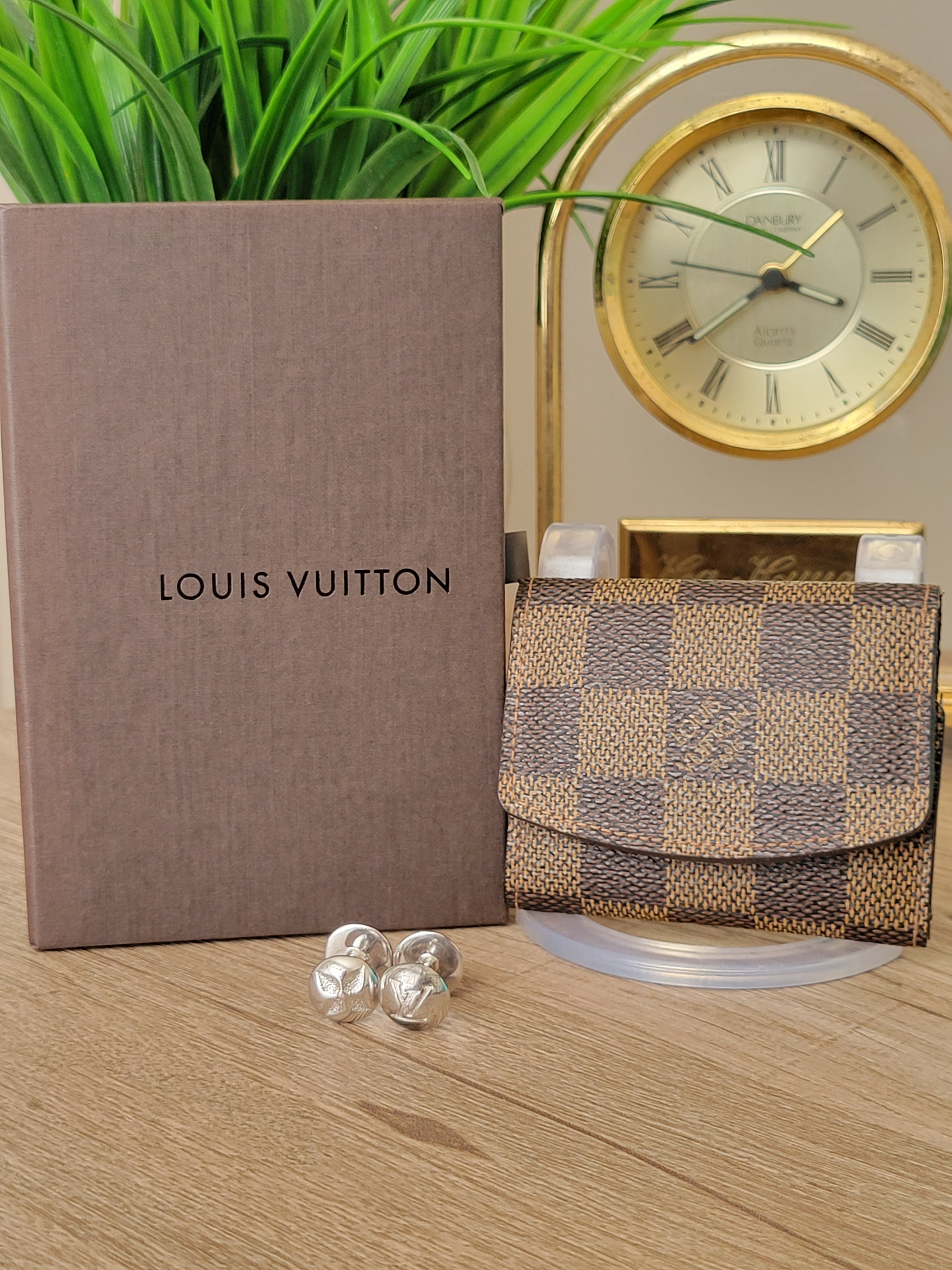 used Pre-owned Louis Vuitton Louis Vuitton Bouton de Manchette Crew Cufflinks M30986 Ag925 Silver with Damier Case (Good), Men's, Size: One size, Grey