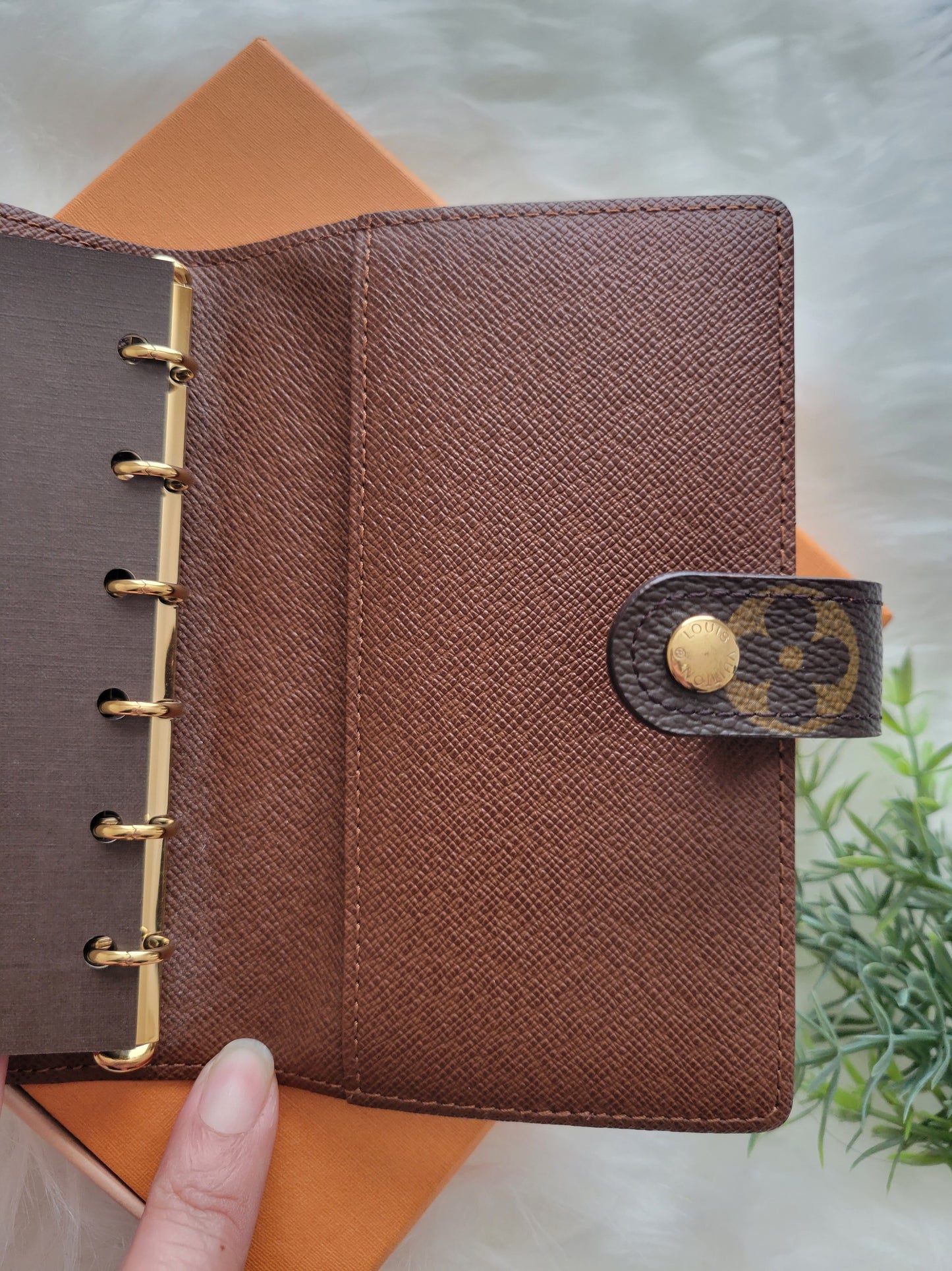 LIKE NEW Louis Vuitton Monogram Small Ring Agenda PM