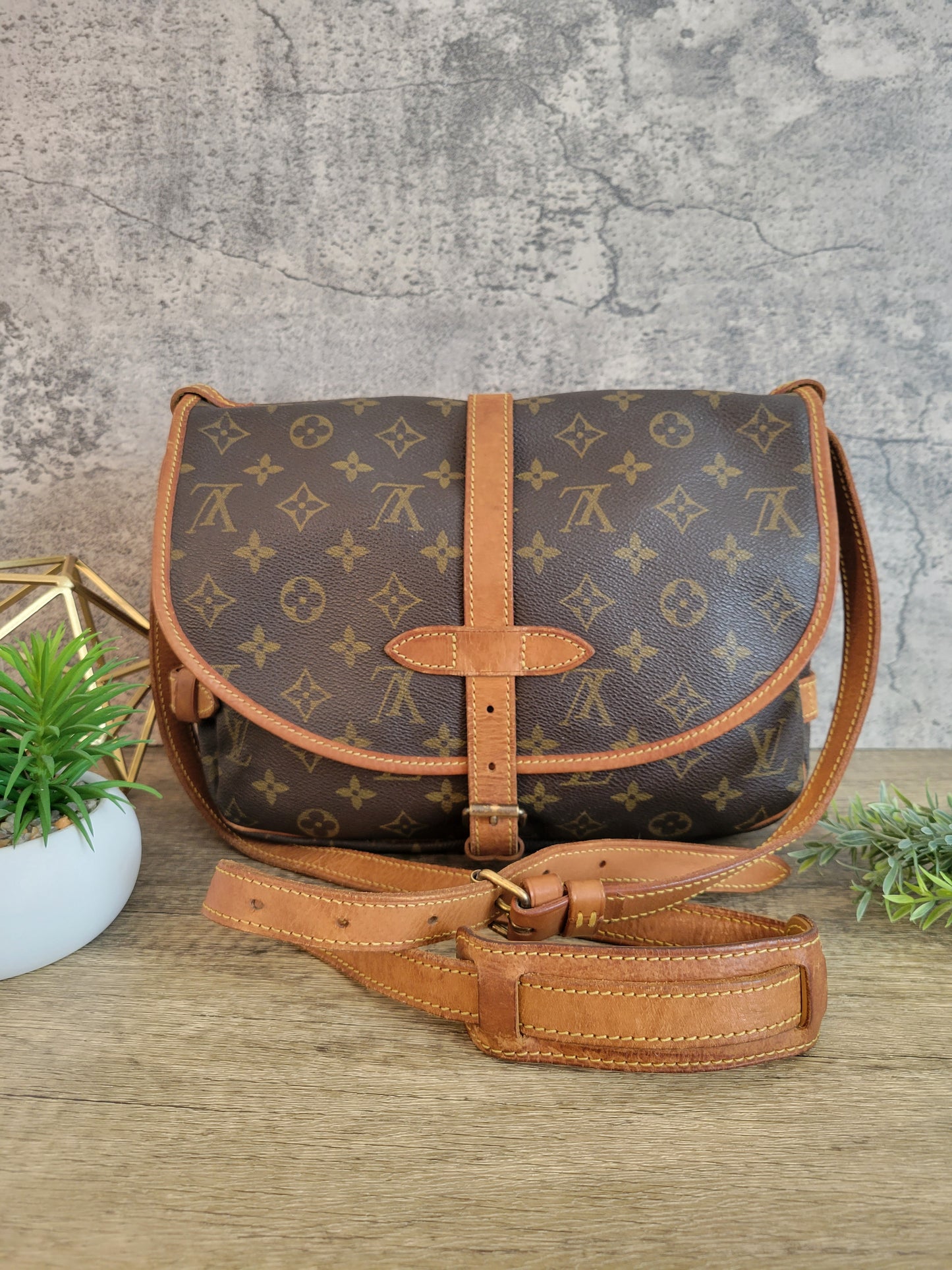 Vintage Louis Vuitton Saumur 30 Bag