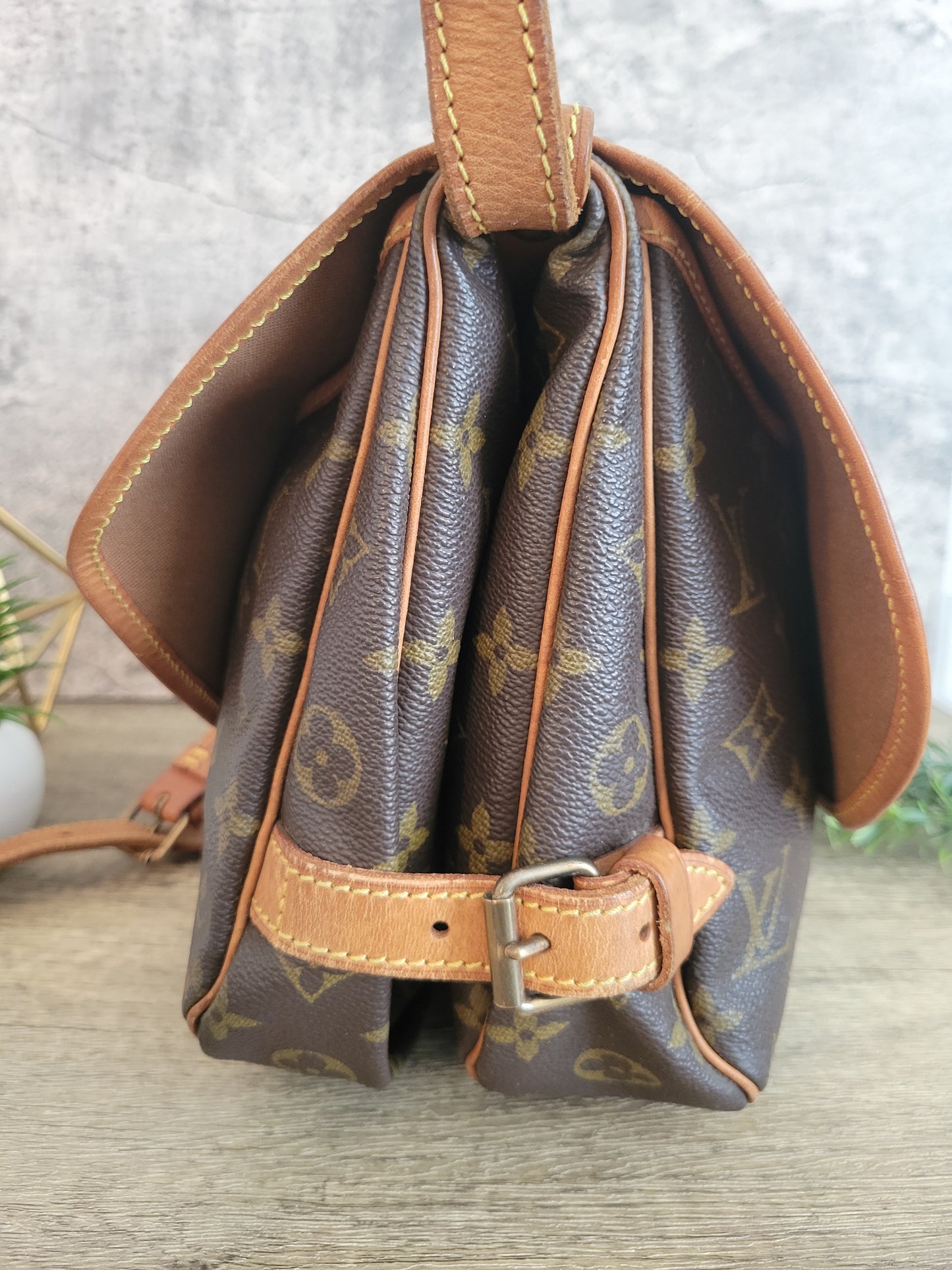Vintage Louis Vuitton Saumur 30 Bag
