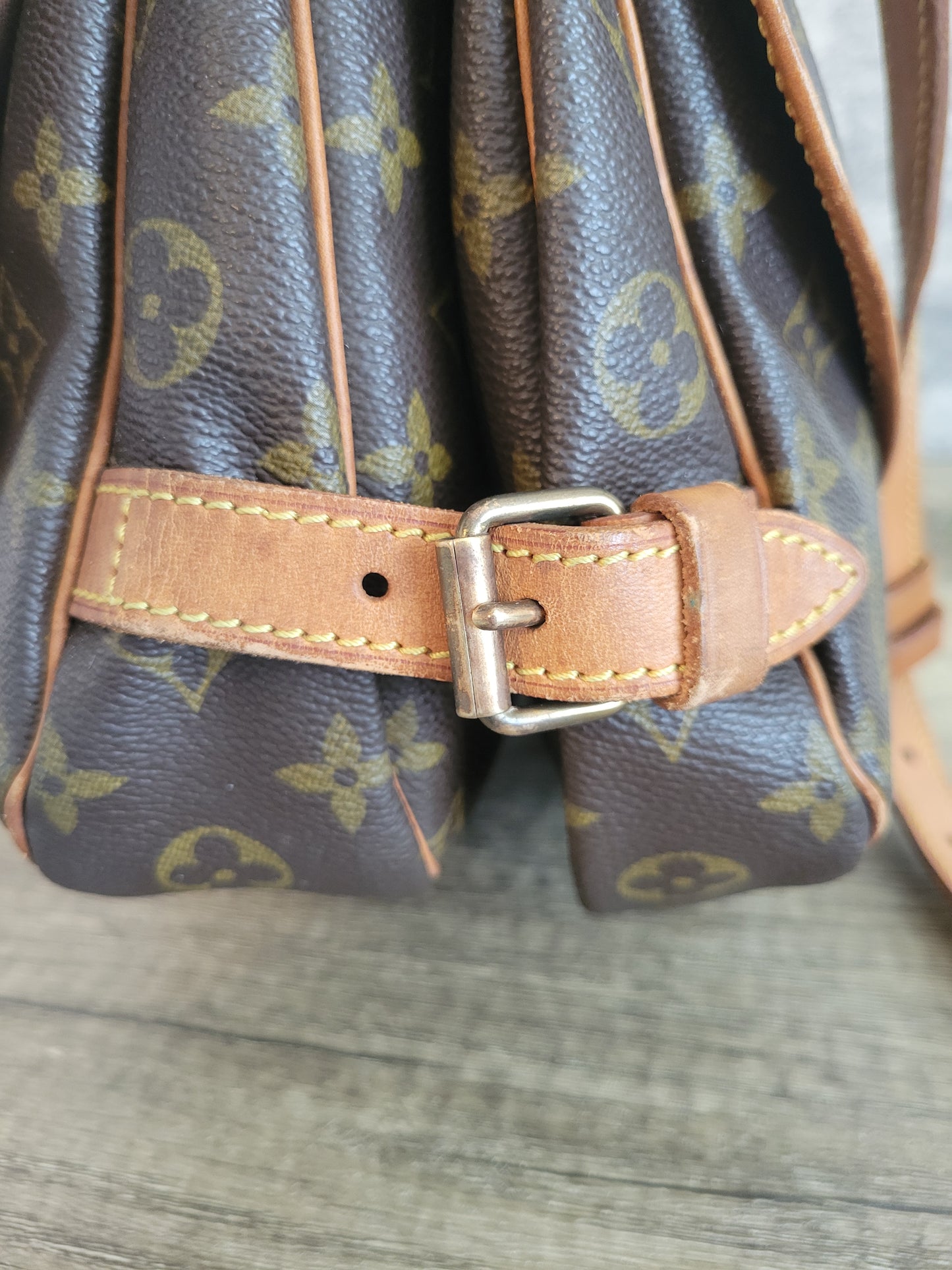 Vintage Louis Vuitton Saumur 30 Bag