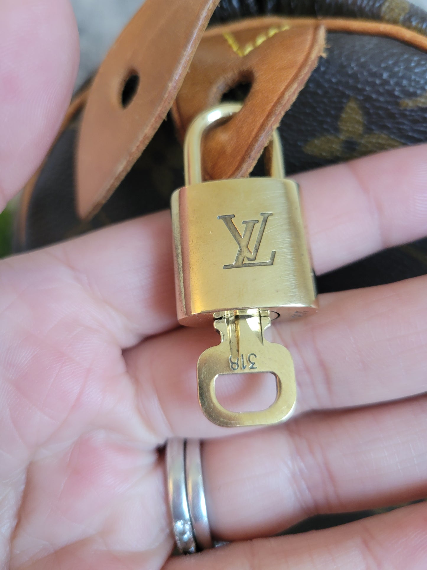 Louis Vuitton Monogram Speedy 35