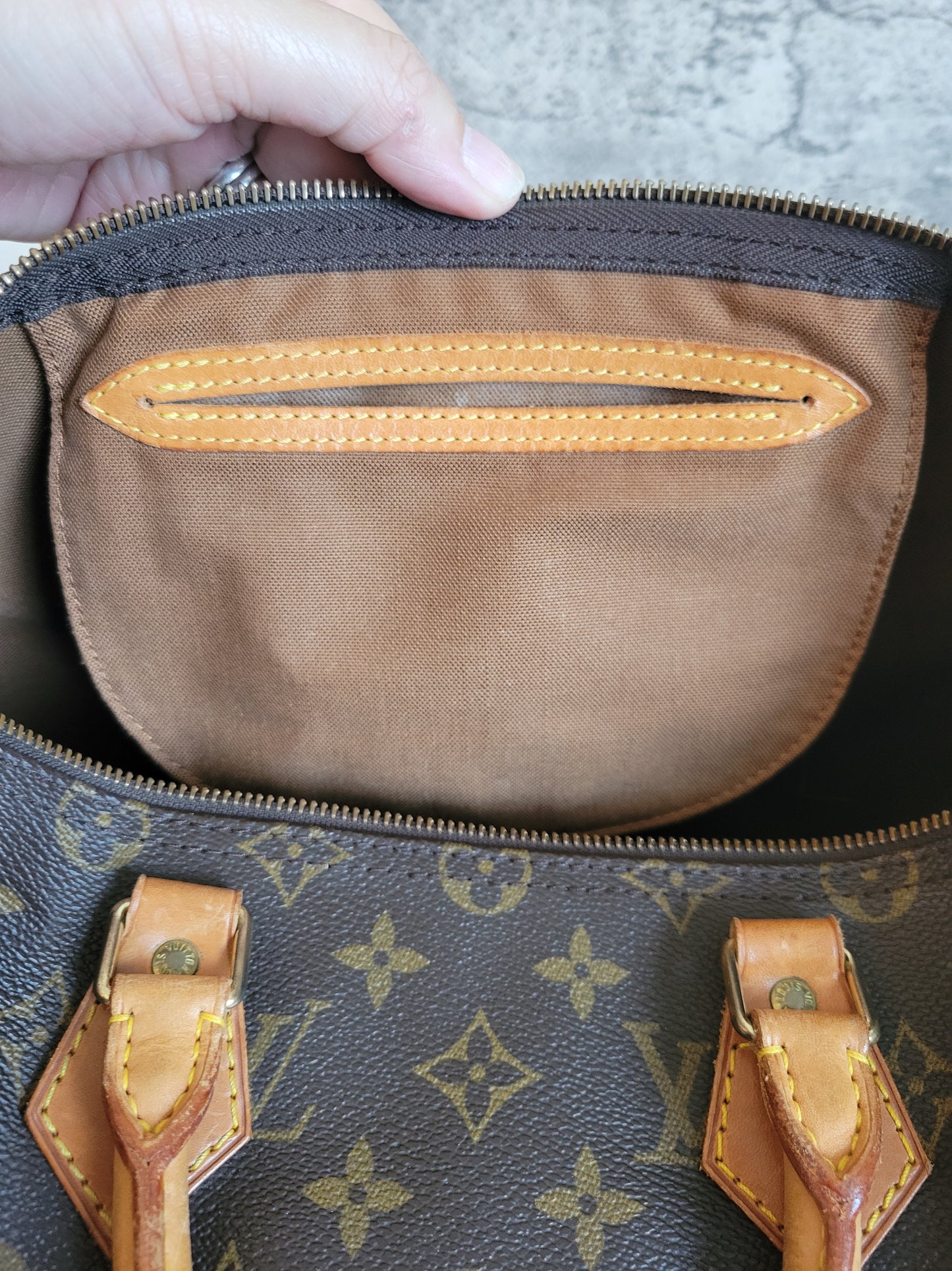 Louis Vuitton Monogram Speedy 35