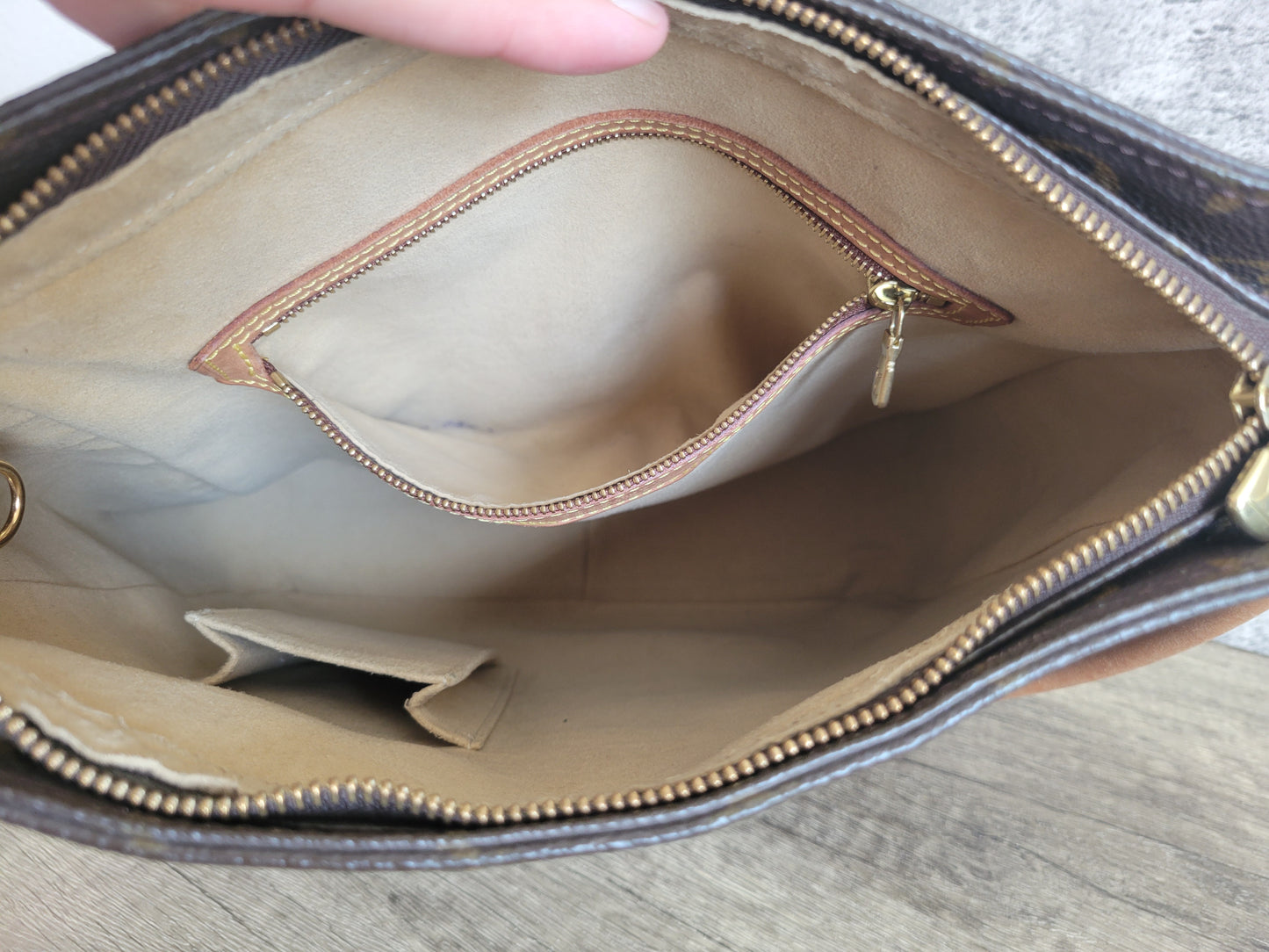 Louis Vuitton Looping GM Tote