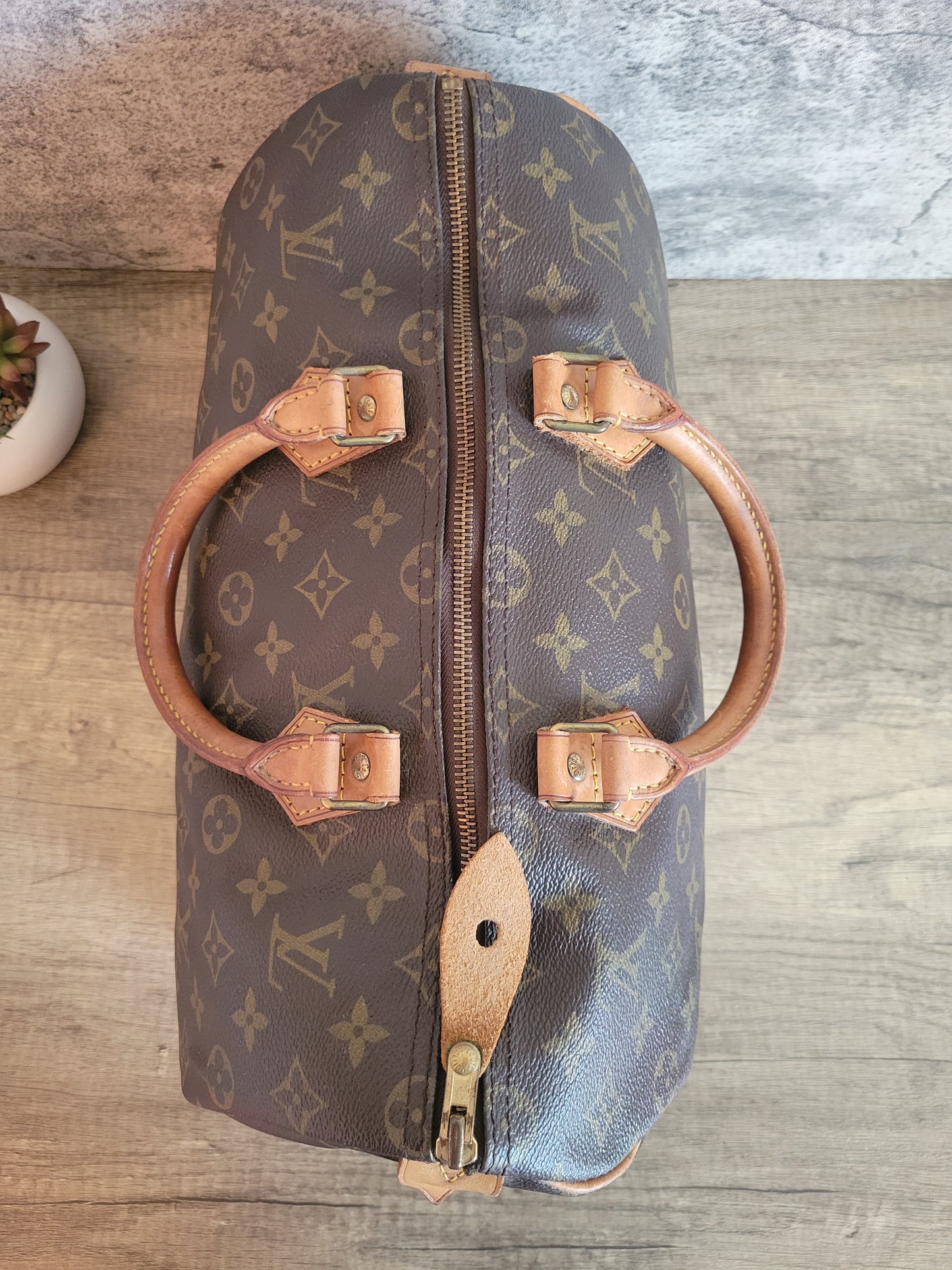Louis Vuitton Monogram Speedy 35