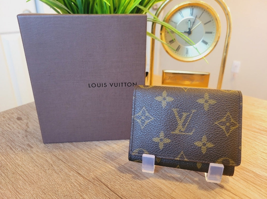 BRAND NEW Condition Louis Vuitton Monogram Enveloppe Cartes De Visite Card Case