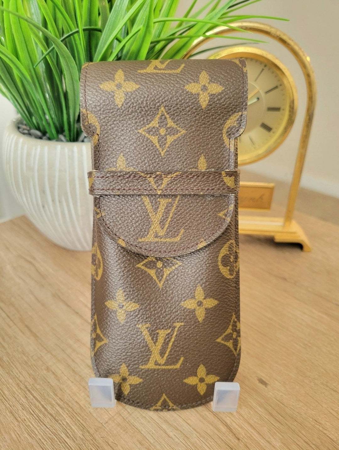 Louis Vuitton Monogram Etui a Lunettes Rabat Glasses Case – The Luxe Lion  Boutique