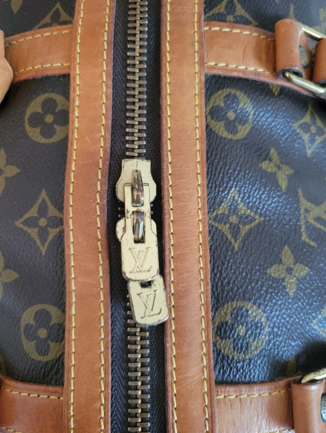 Louis Vuitton SAC Souple 35