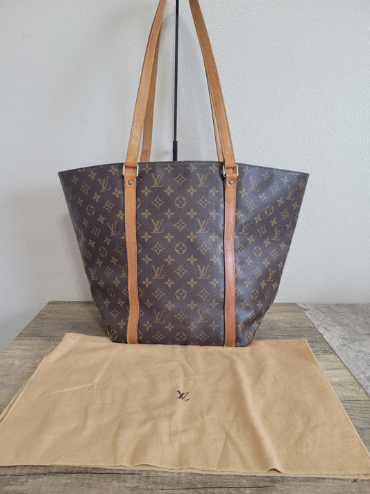 Louis Vuitton Sac Shopping MM Monogram Canvas Tote Bag