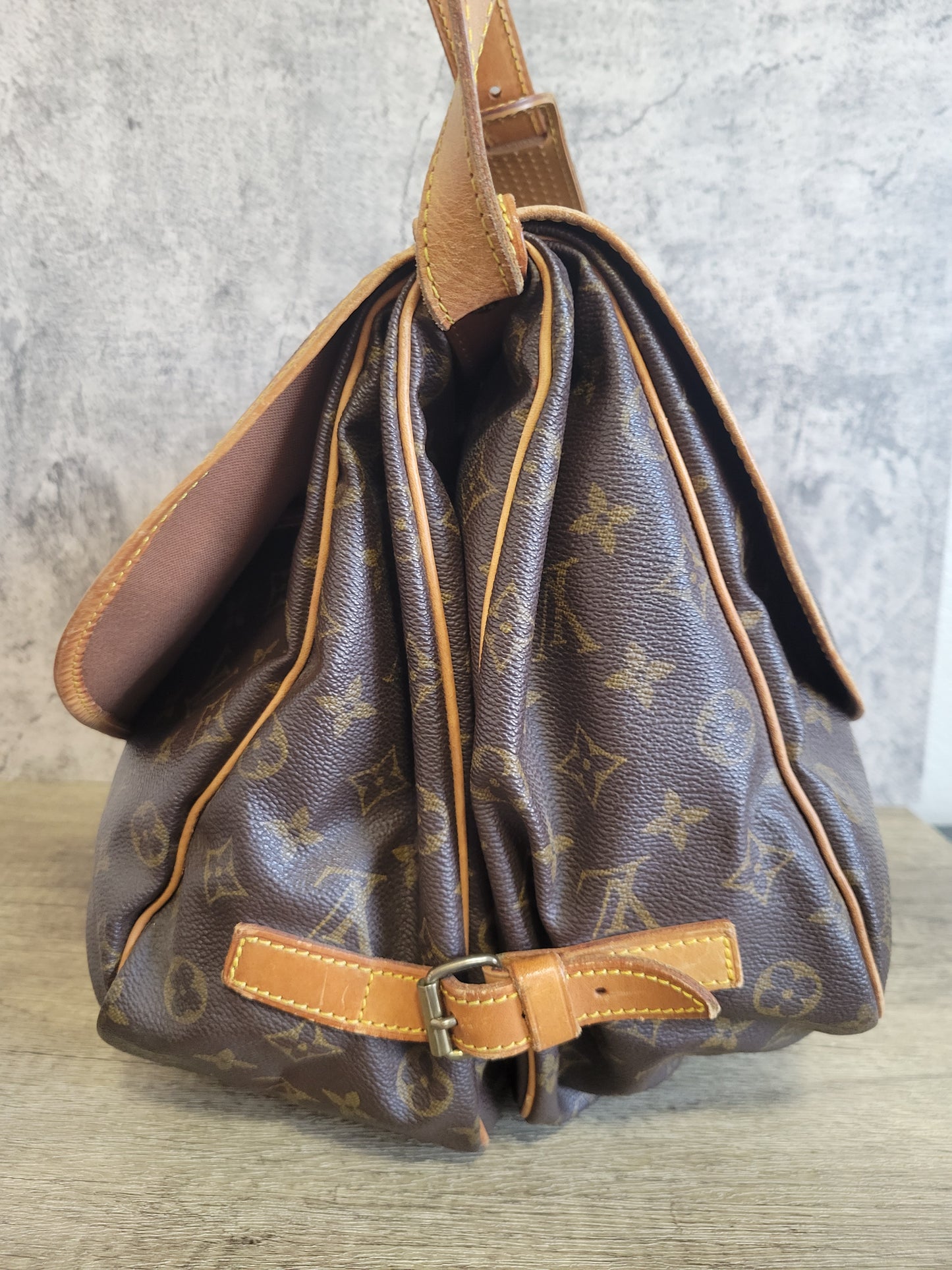 Vintage Unisex Louis Vuitton Saumur 35 Crossbody Messenger Bag