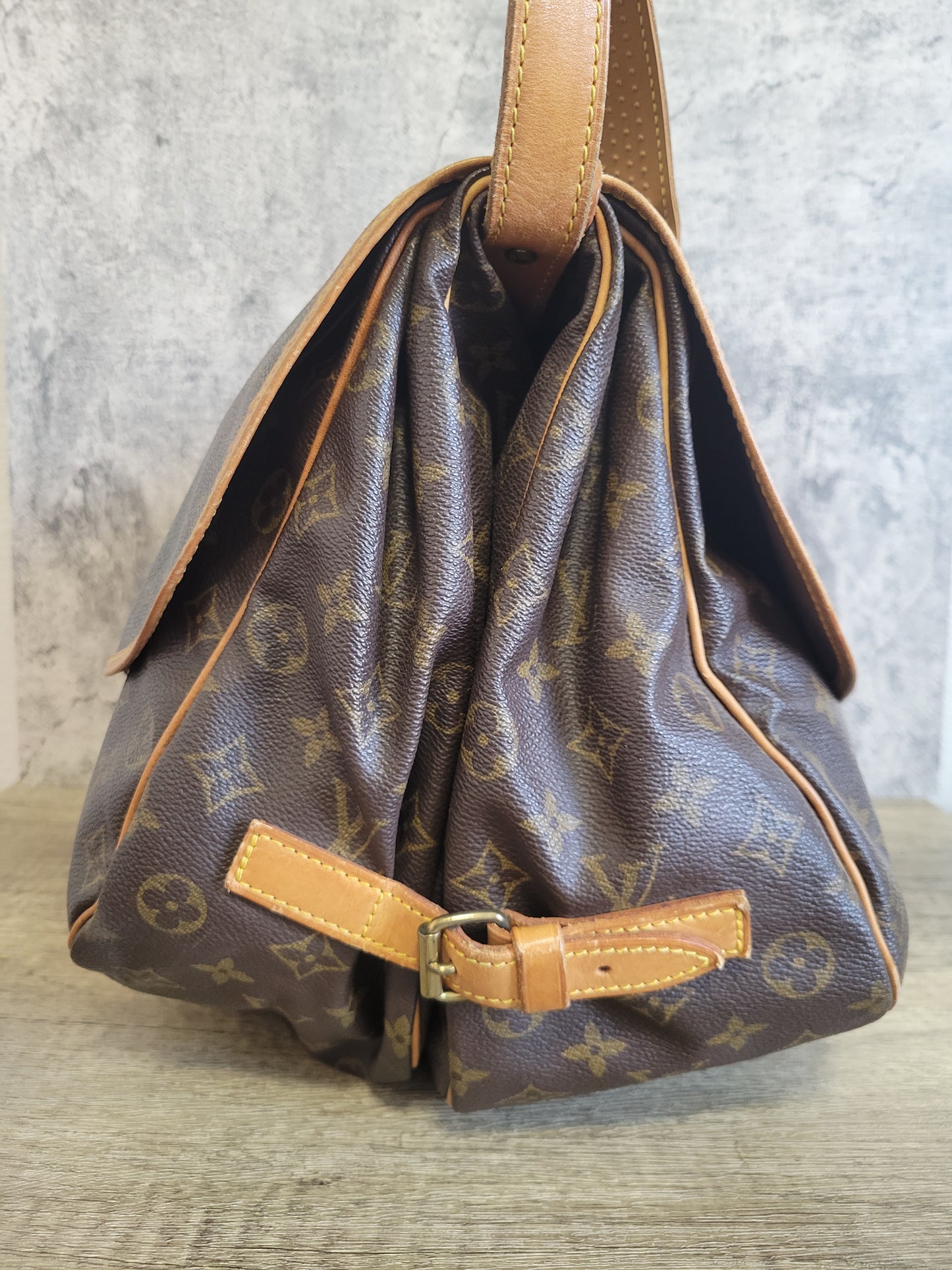 Vintage Unisex Louis Vuitton Saumur 35 Crossbody Messenger Bag