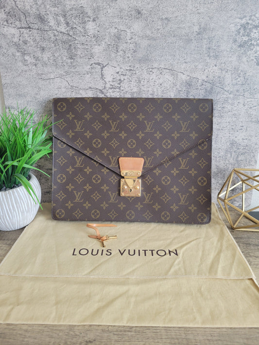 Louis Vuitton Senaeur Porte Document Holder