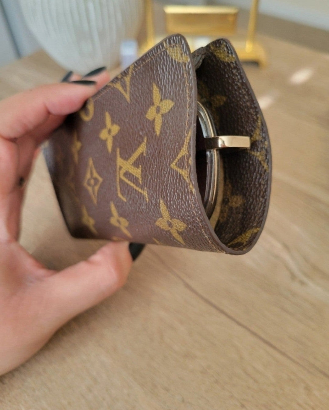 LIKE NEW Louis Vuitton Monogram Glasses / Sunglasses Case