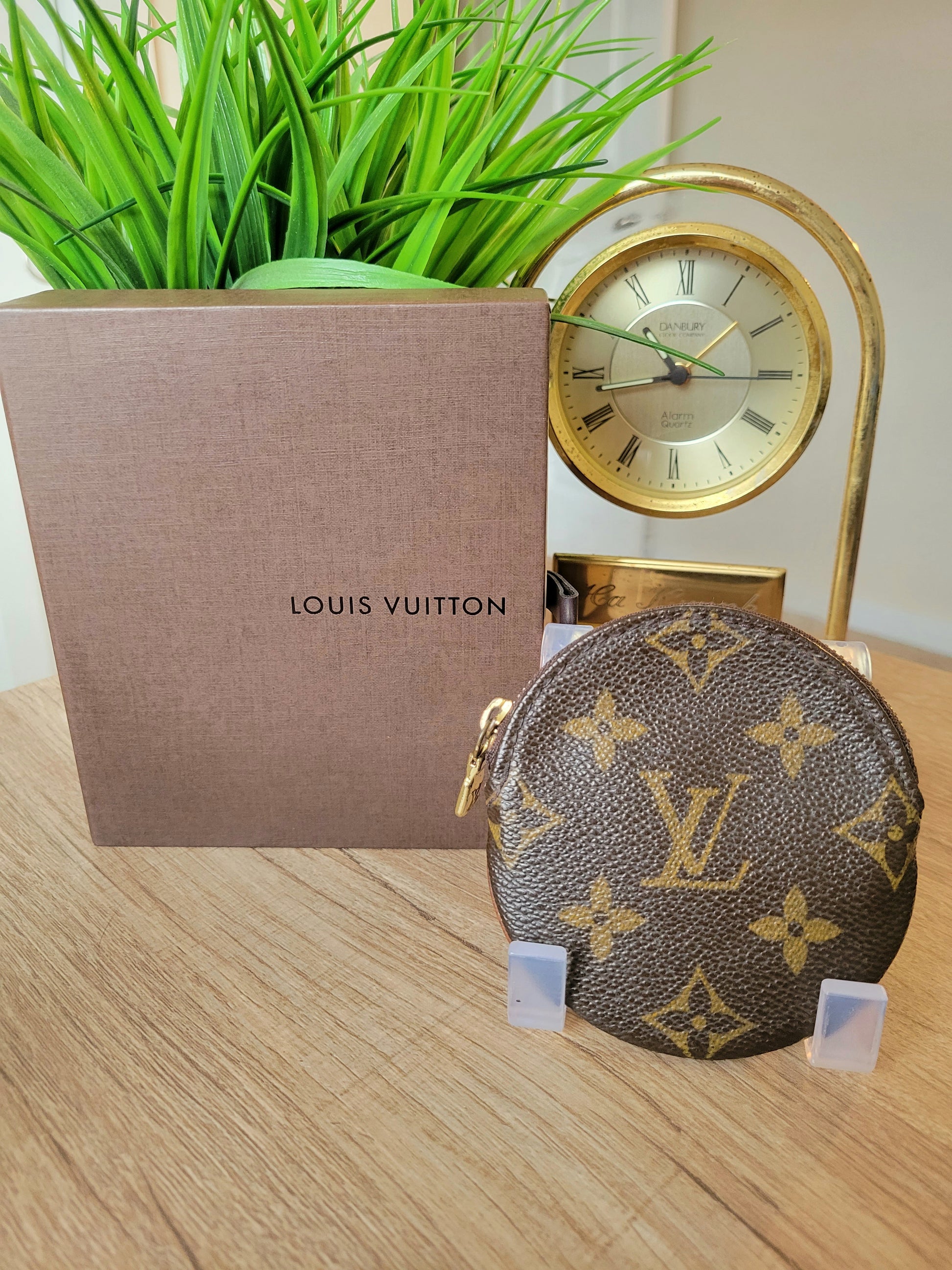 Louis Vuitton Monogram Round Coin Purse – The Luxe Lion Boutique