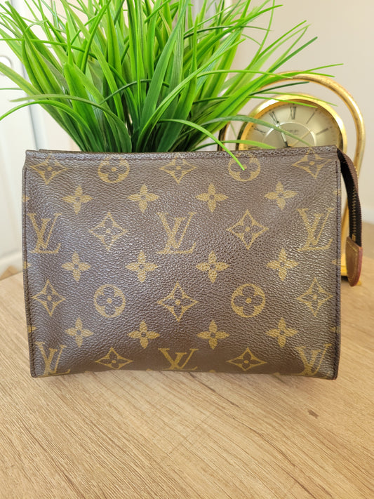 Louis Vuitton Monogram Toiletry Toilette 19 Pouch