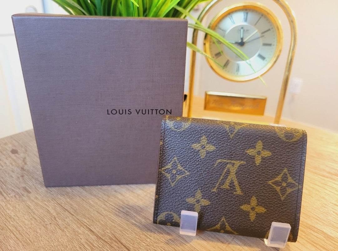 Louis Vuitton Enveloppe Carte de visite Black Leather ref.978942 - Joli  Closet