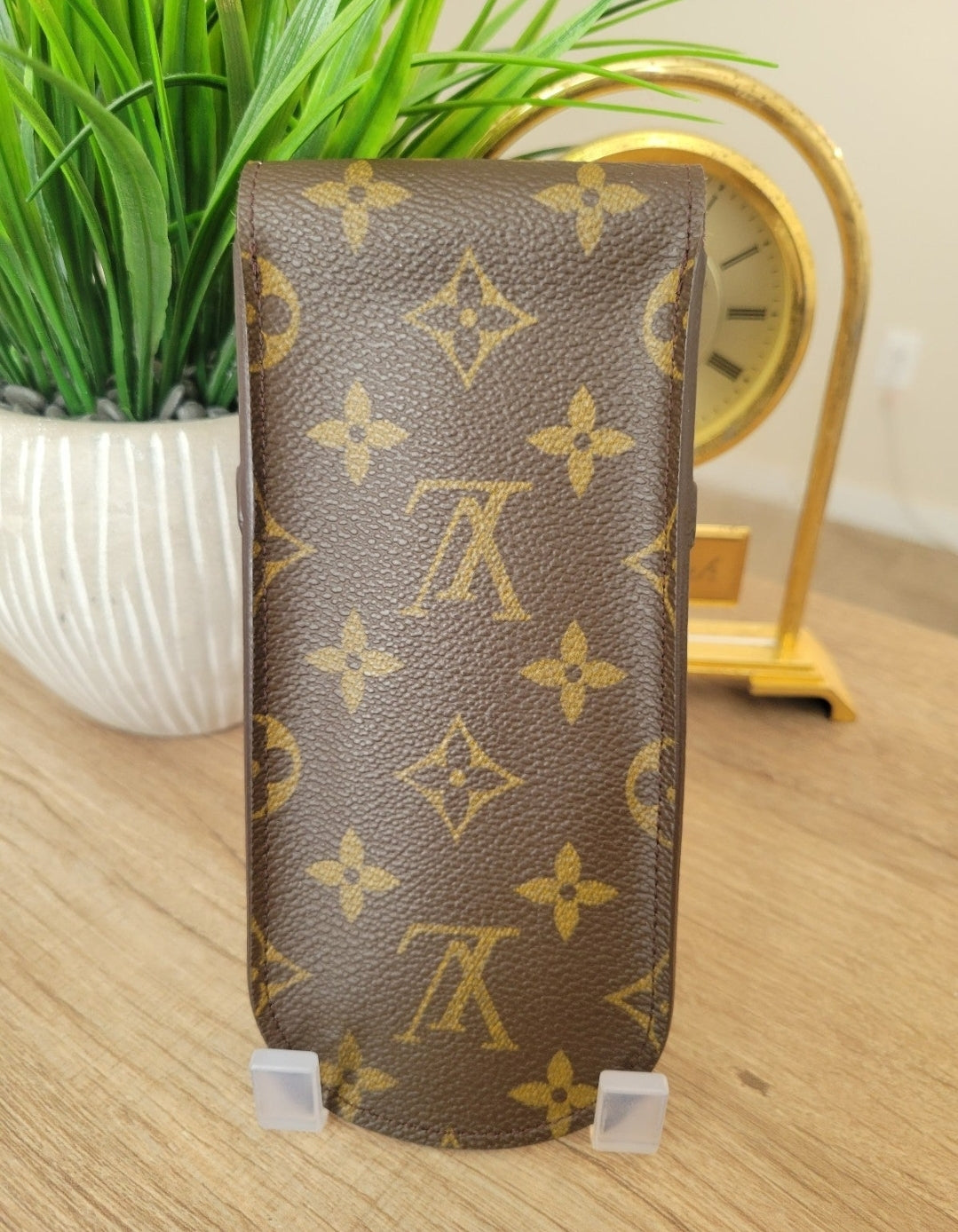 Louis Vuitton Monogram Etui deals a Lunettes Rabat Glasses Case